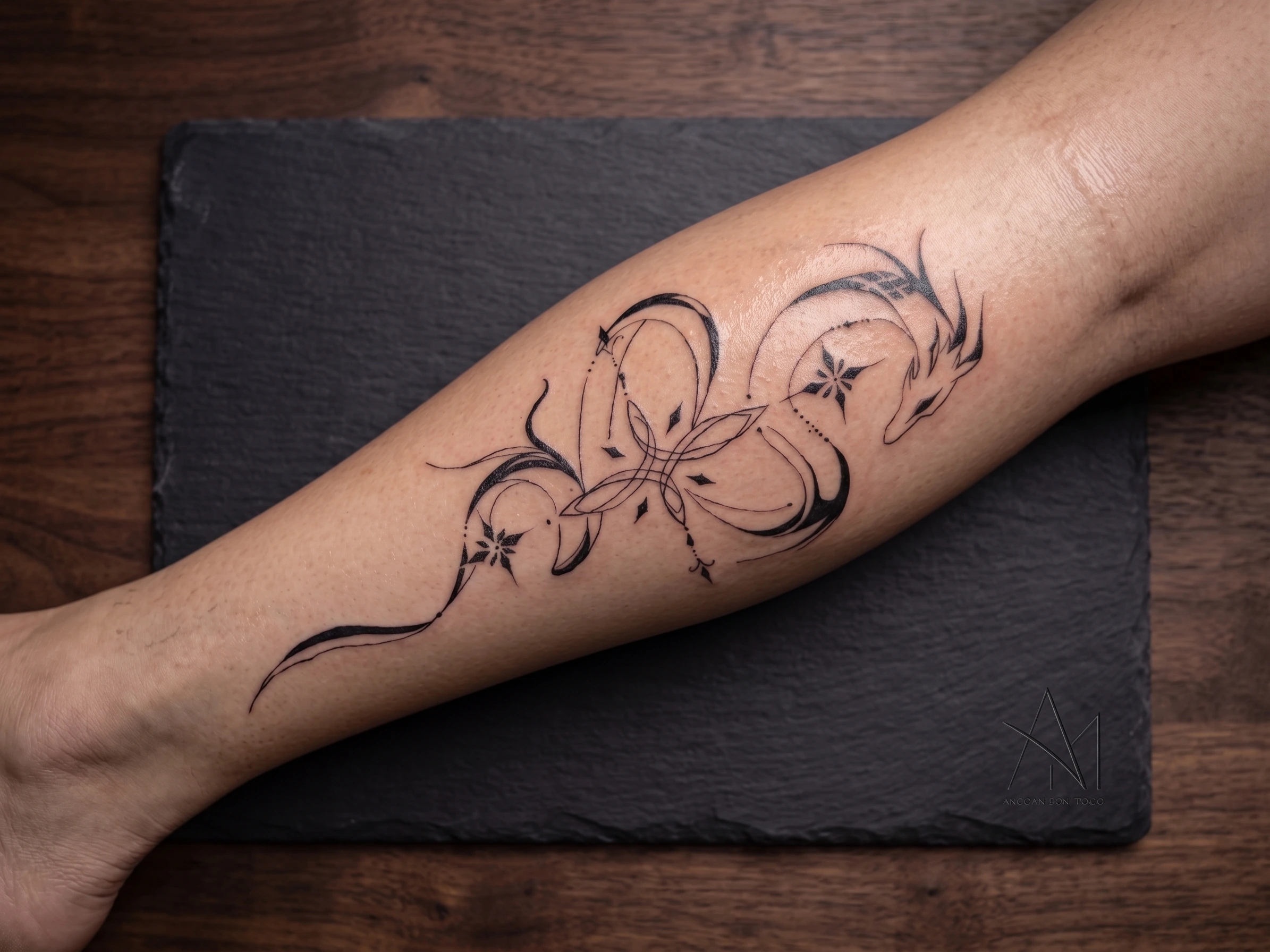Tatuagem fine line de traço fino feita por Francis em Curitiba